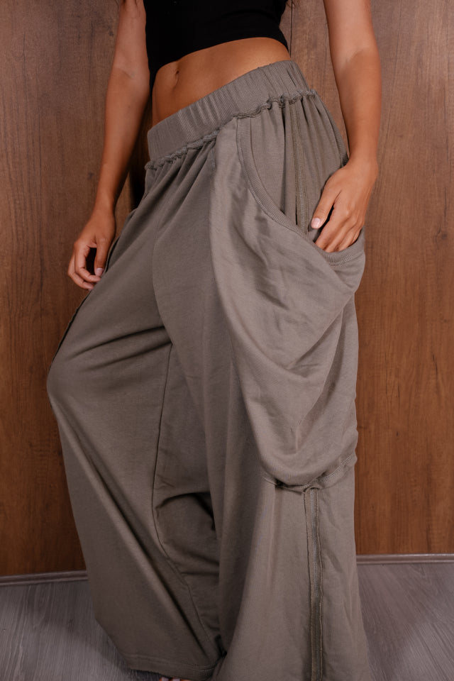 Relaxed Wide Leg Elastic Waist Pants