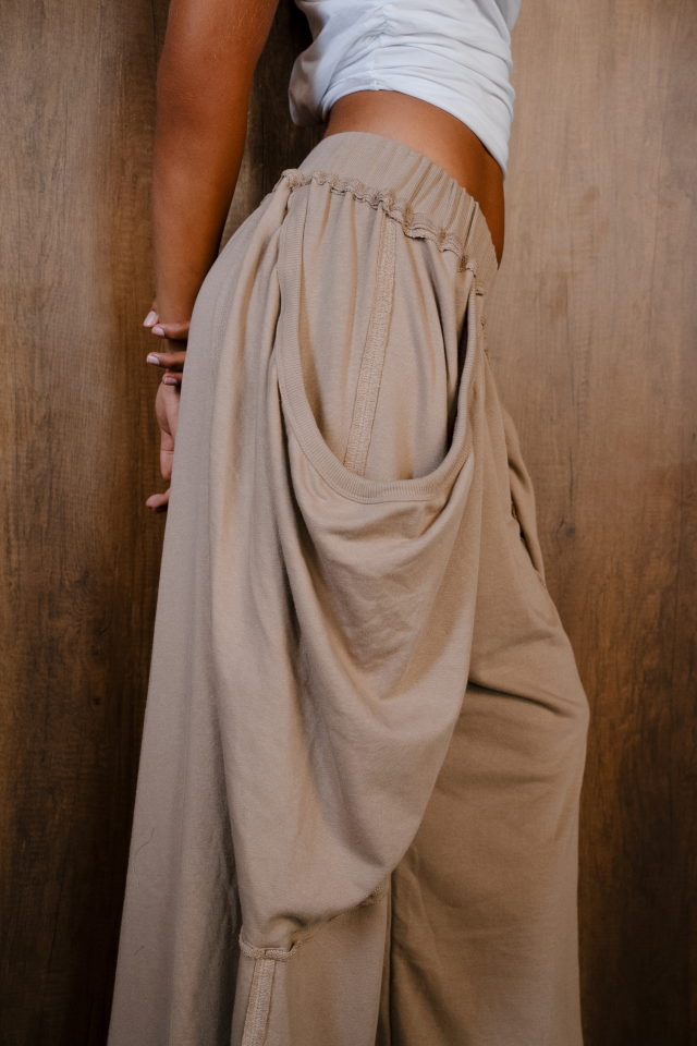 Relaxed Wide Leg Elastic Waist Pants